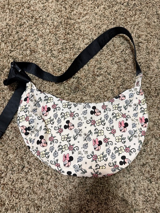 BAGGU Disney Mickey & Friends Medium Nylon Crescent Bag NWT - Picture 3 of 5